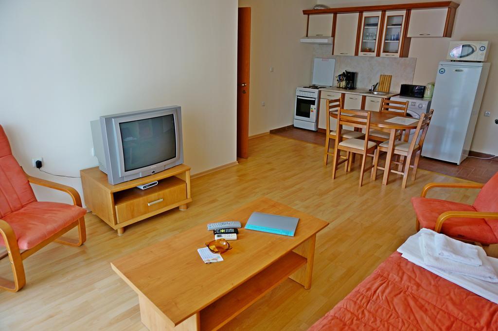 Gt Privilege Fort Beach Apartments Elenite Esterno foto